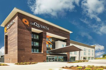 Pet Friendly La Quinta Inn & Suites Wichita Northeast in Wichita, Kansas