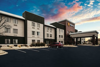 Pet Friendly La Quinta Inn & Suites Kokomo in Kokomo, Indiana