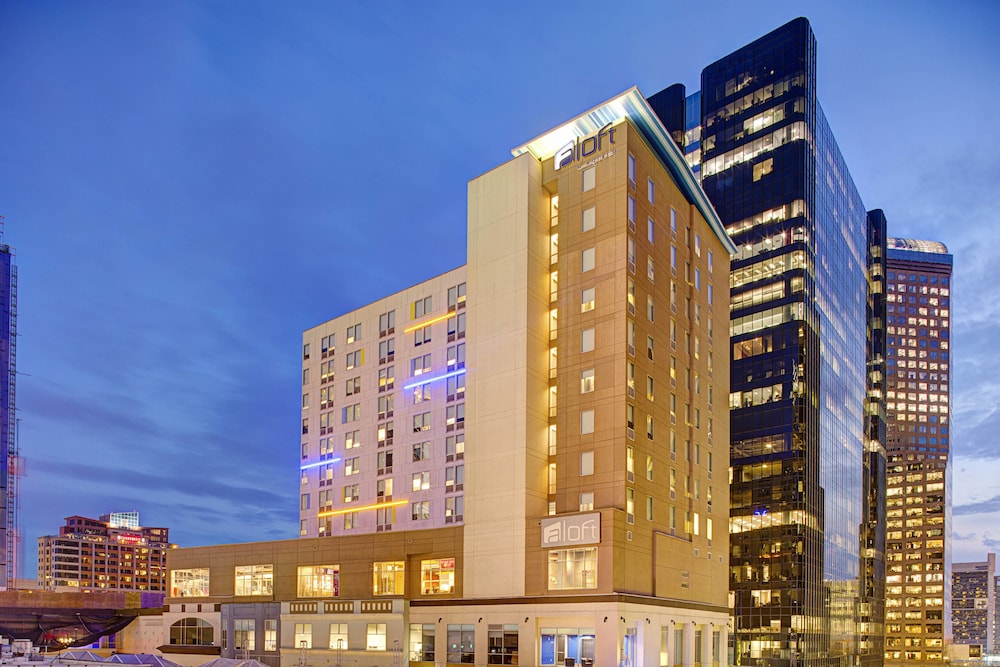 Pet Friendly Aloft Charlotte City Center in Charlotte, North Carolina