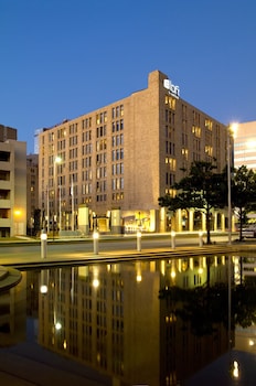 Pet Friendly Aloft Dallas Downtown in Dallas, Texas