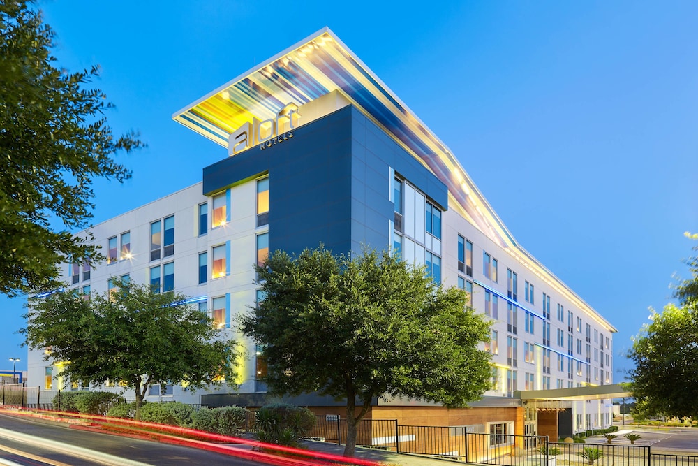 Pet Friendly Aloft San Antonio Airport in San Antonio, Texas