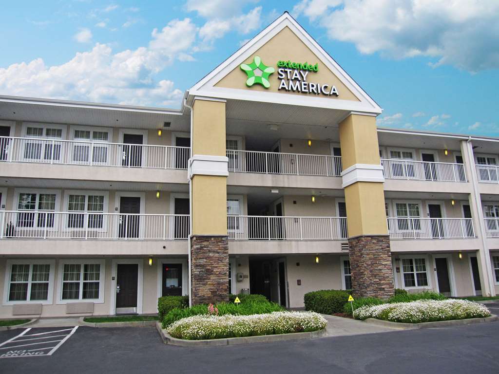 Pet Friendly La Quinta Inn & Suites St. Albans in Saint Albans, Vermont