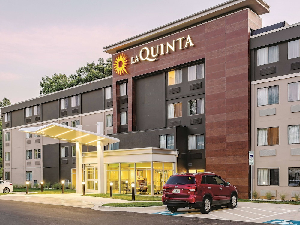 Pet Friendly La Quinta Inn & Suites Columbia - Fort Meade in Jessup, Maryland