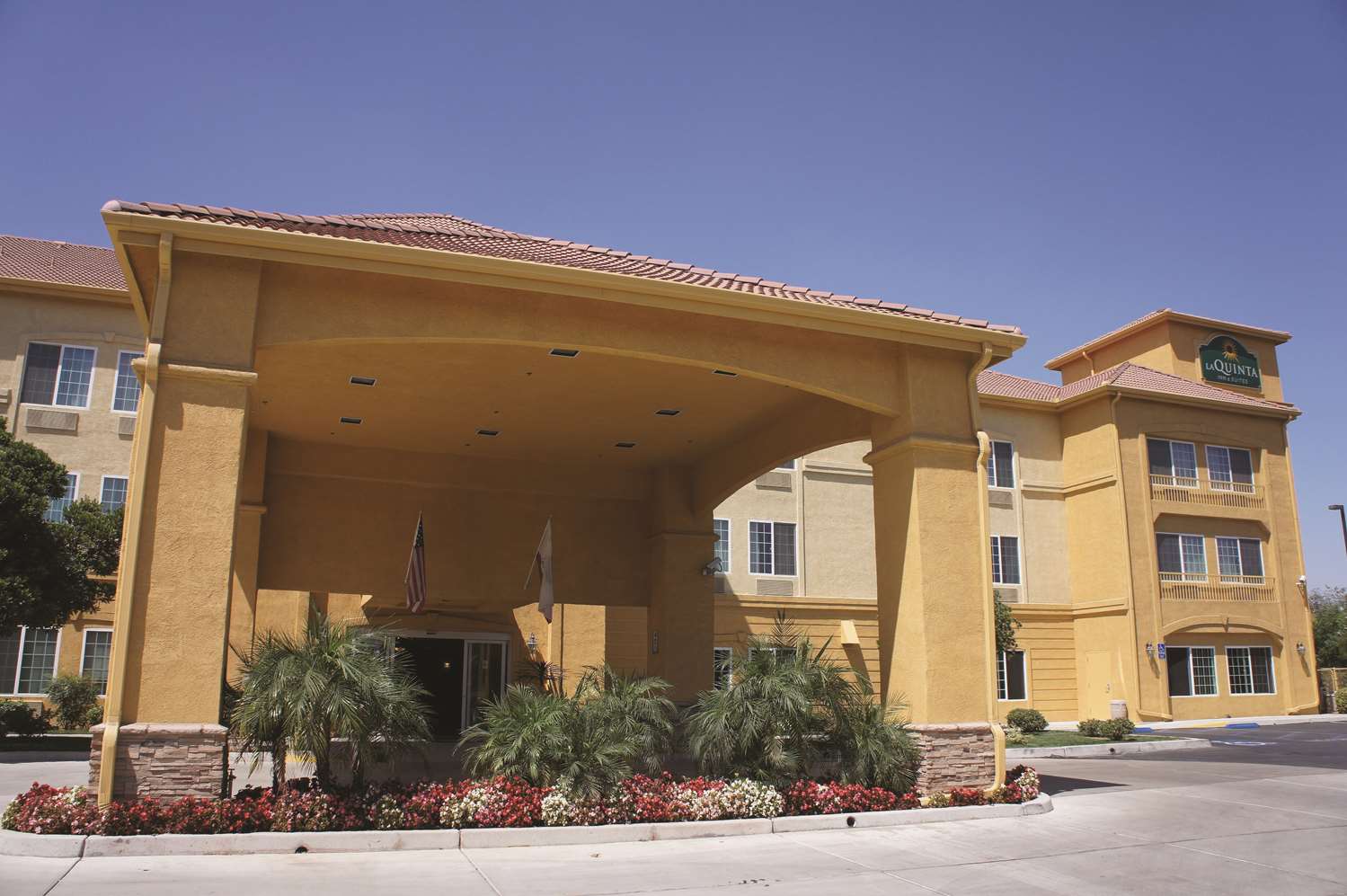 Pet Friendly La Quinta Inn & Suites Visalia - Sequoia Gateway in Visalia, California