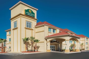 Pet Friendly La Quinta Inn & Suites Kingsland - Kings Bay Naval B in Kingsland, Georgia