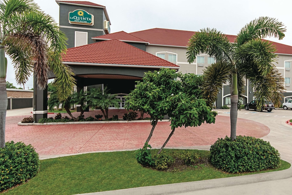 Pet Friendly La Quinta Inn & Suites Alamo - McAllen East in Alamo, Texas