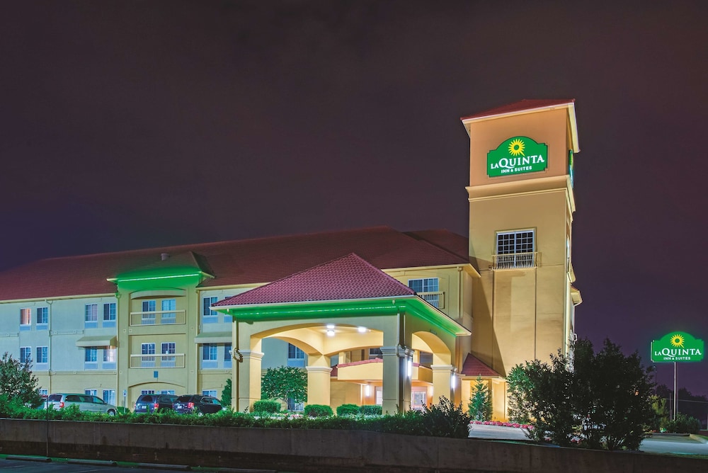 Pet Friendly La Quinta Inn & Suites Tulsa Airport  -  Expo Square in Tulsa, Oklahoma