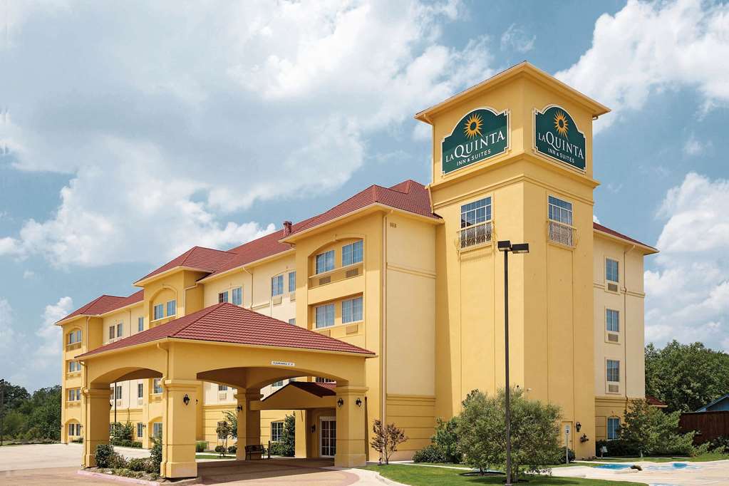 Pet Friendly La Quinta Inn & Suites Fort Worth NE Mall in Richland Hills, Texas