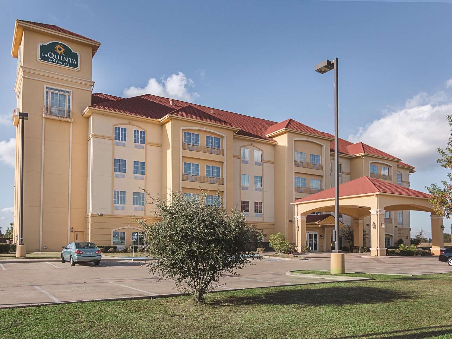 Pet Friendly La Quinta Inn & Suites Mt. Pleasant in Mount Pleasant, Texas