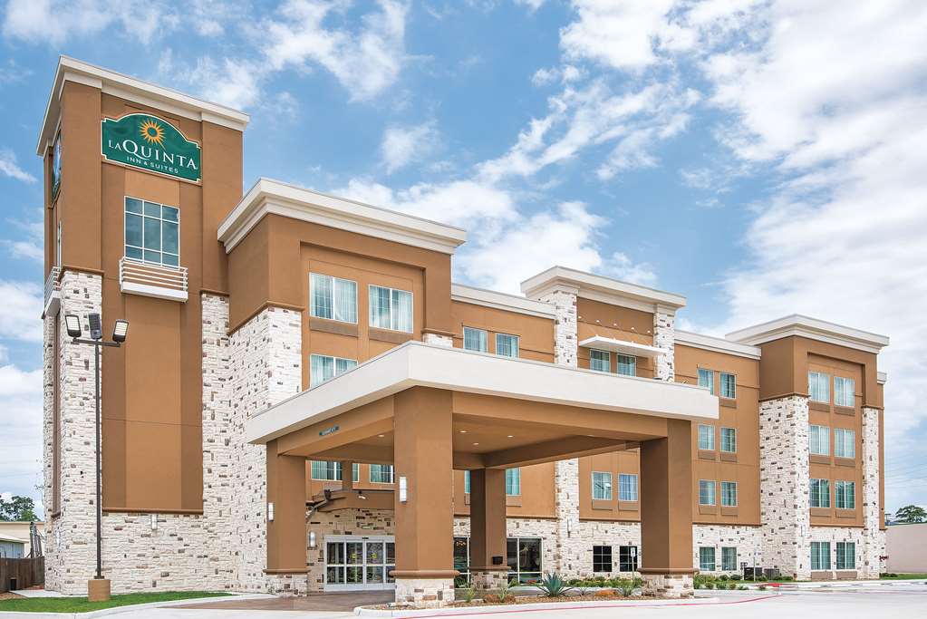 Pet Friendly La Quinta Inn & Suites Houston Humble Atascocita in Humble, Texas