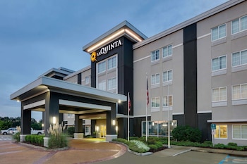 Pet Friendly La Quinta Inn & Suites Starkville at MSU in Starkville, Mississippi