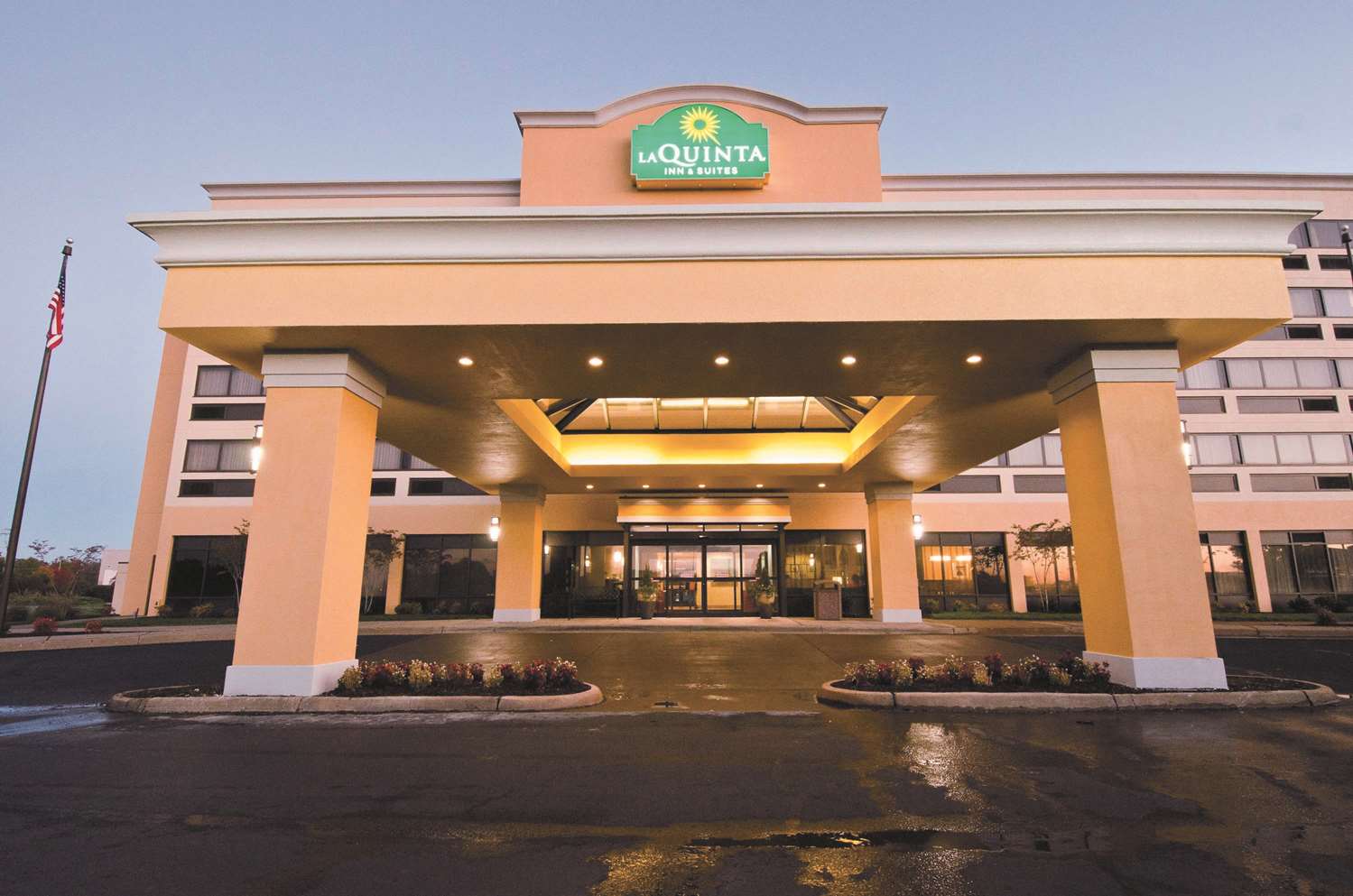 Pet Friendly La Quinta Inn & Suites Richmond-Midlothian in Midlothian, Virginia