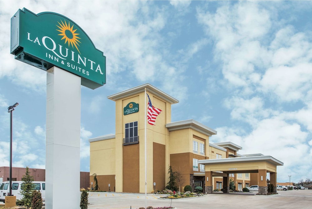Pet Friendly La Quinta Inn & Suites Enid in Enid, Oklahoma