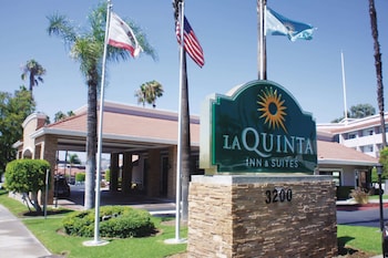 Pet Friendly La Quinta Inn & Suites Pomona  in Pomona, California