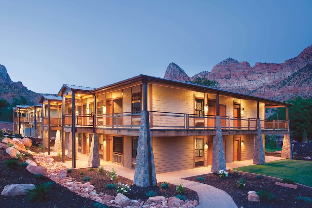 Pet Friendly La Quinta Inn & Suites at Zion Park - Springdale in Springdale, Utah