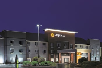 Pet Friendly La Quinta Inn & Suites Elkhart in Elkhart, Indiana