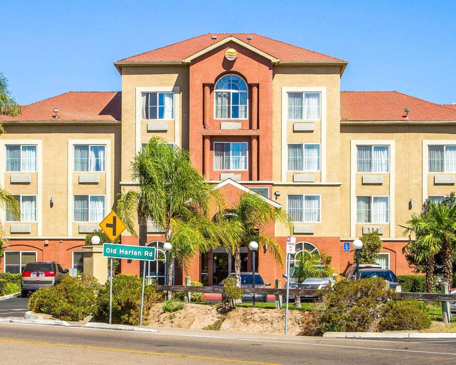 Pet Friendly Comfort Inn Lathrop - Stockton Airport in Lathrop, California