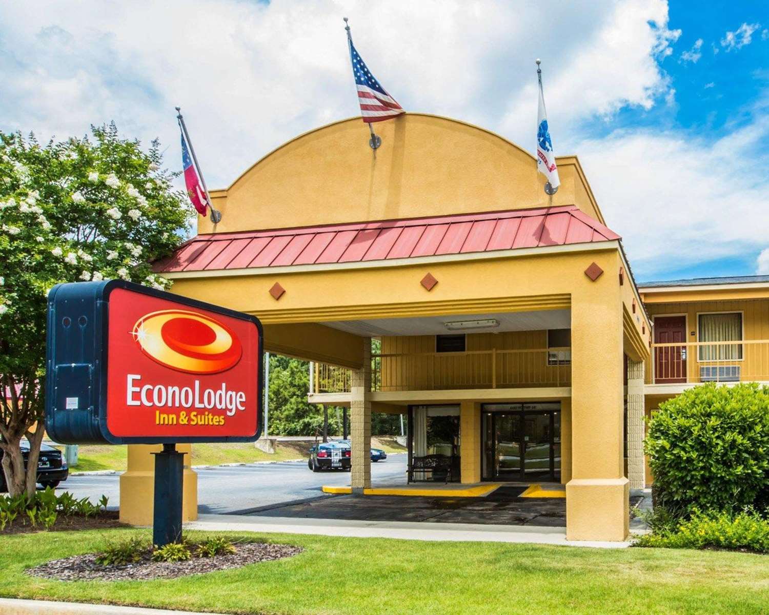 Pet Friendly Econo Lodge Inn and Suites at Fort Benning in Columbus, Georgia