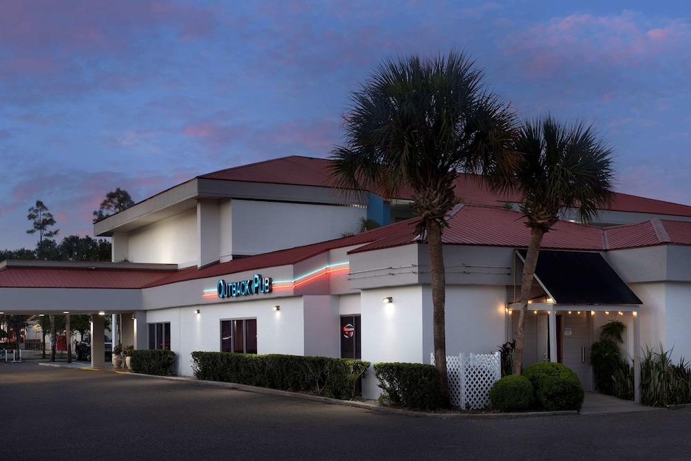 Pet Friendly Quality Inn Mayport in Atlantic Beach, Florida
