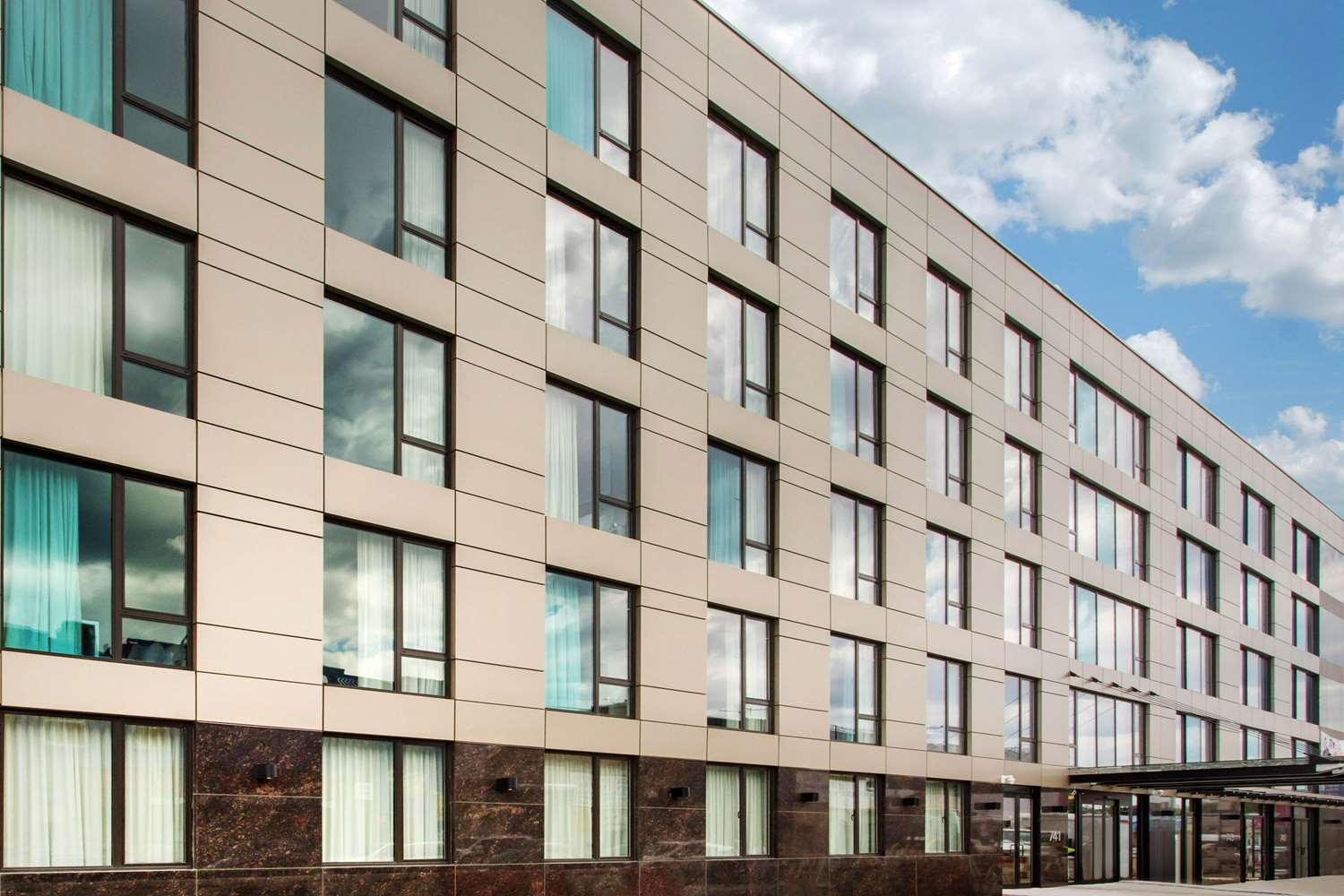 Pet Friendly Insignia Hotel an Ascend Hotel Collection Member in Brooklyn, New York