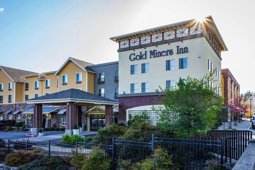 Pet Friendly Gold Miners Inn, an Ascend Hotel Collection Member in Grass Valley, California
