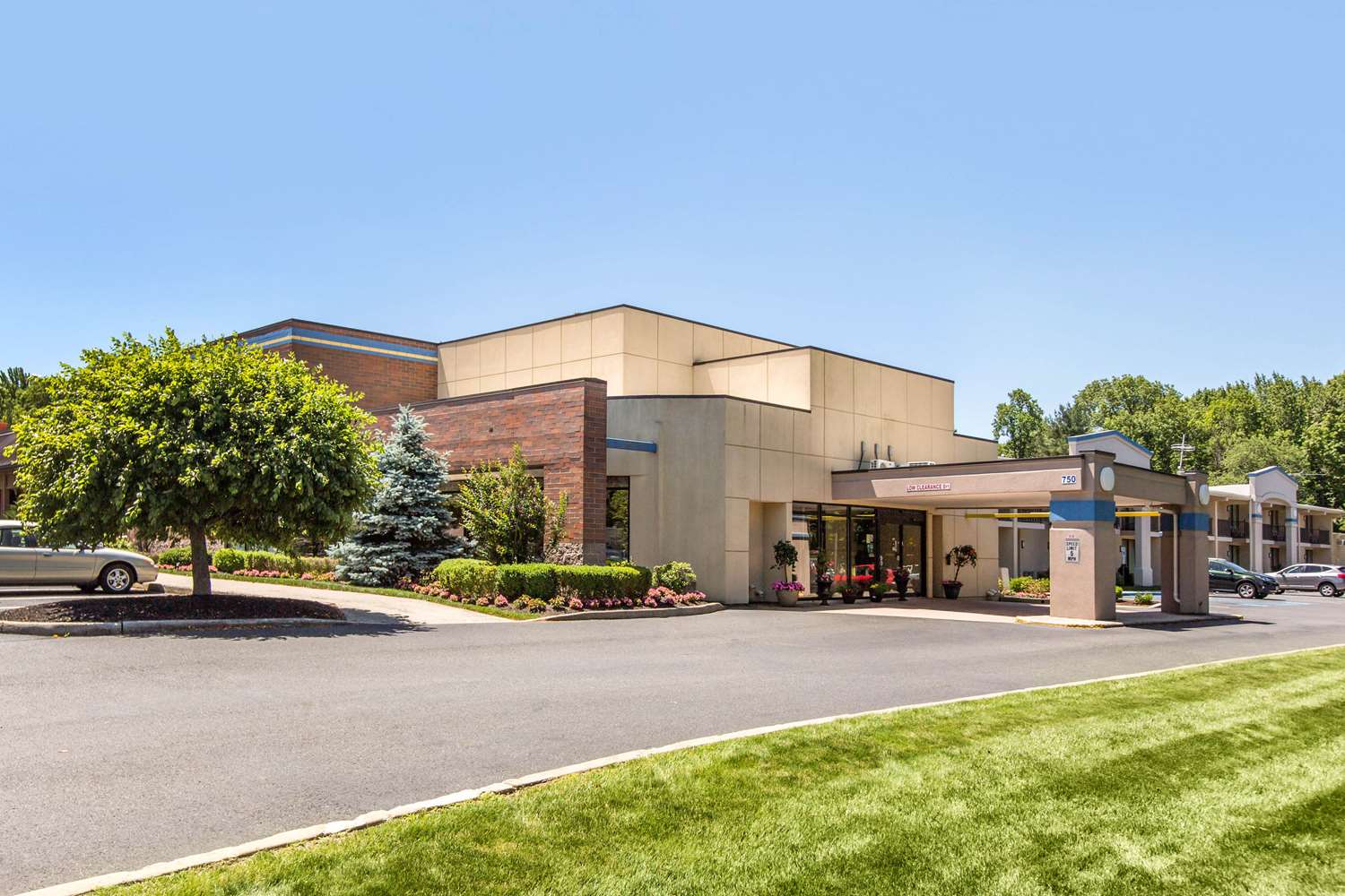 Pet Friendly Quality Inn in Middletown, New Jersey