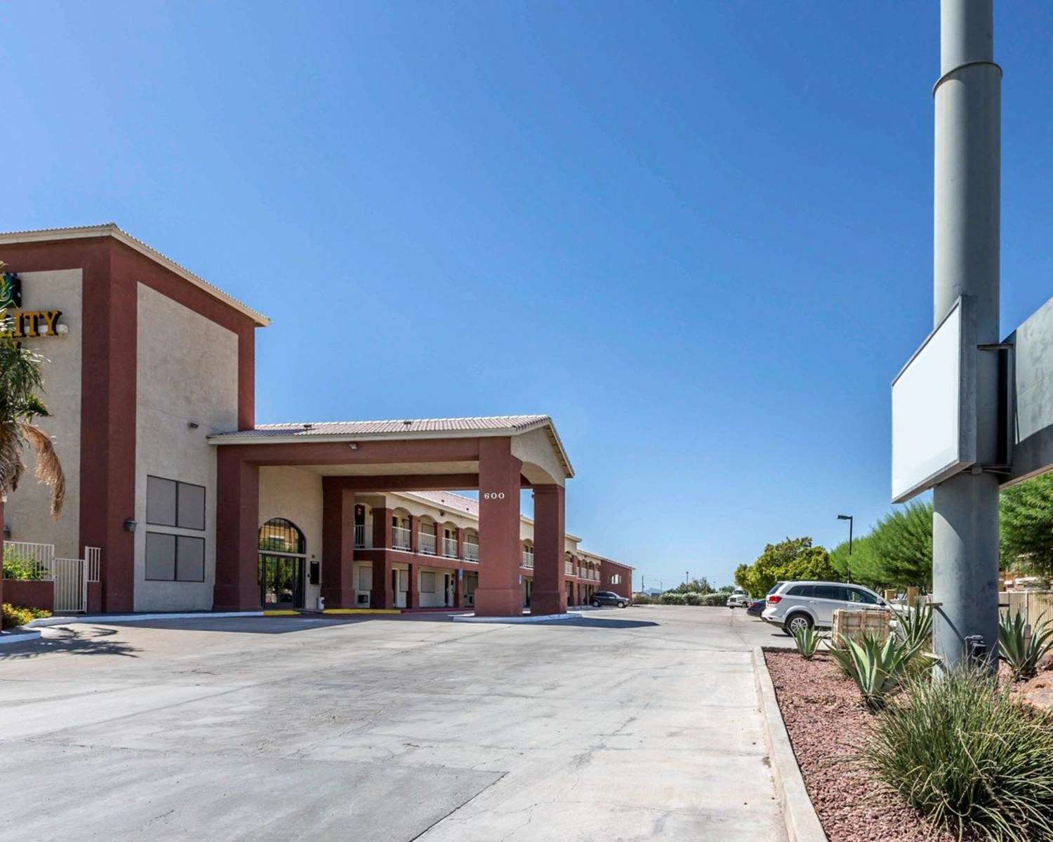 Pet Friendly Quality Inn in Blythe, California