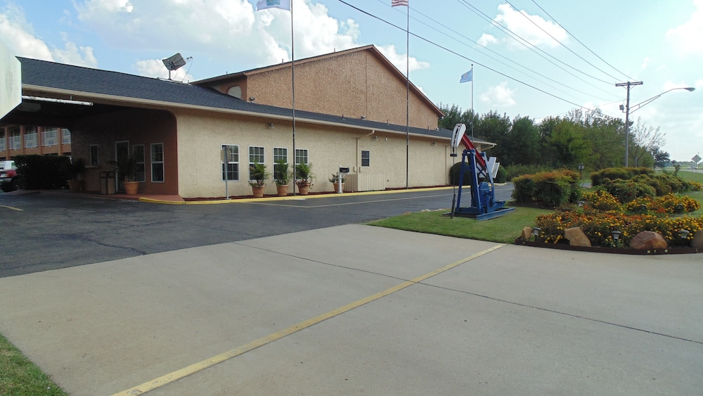 Pet Friendly Quality Inn in Glenpool, Oklahoma