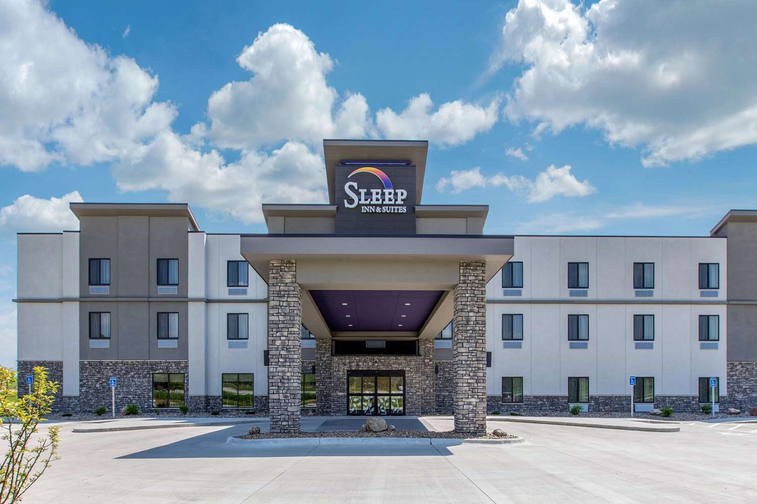 Pet Friendly Sleep Inn & Suites Ankeny - Des Moines in Ankeny, Iowa