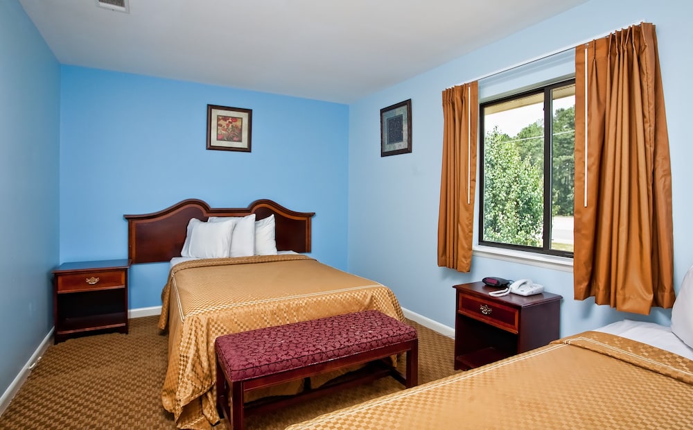 Pet Friendly Rodeway Inn in Hephzibah, Georgia