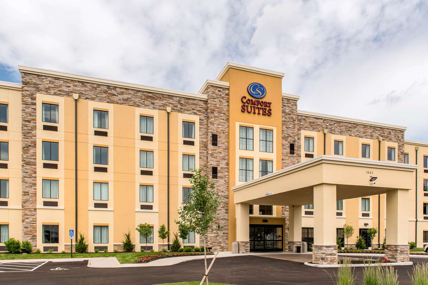 Pet Friendly Comfort Suites Columbus Airport in Columbus, Ohio