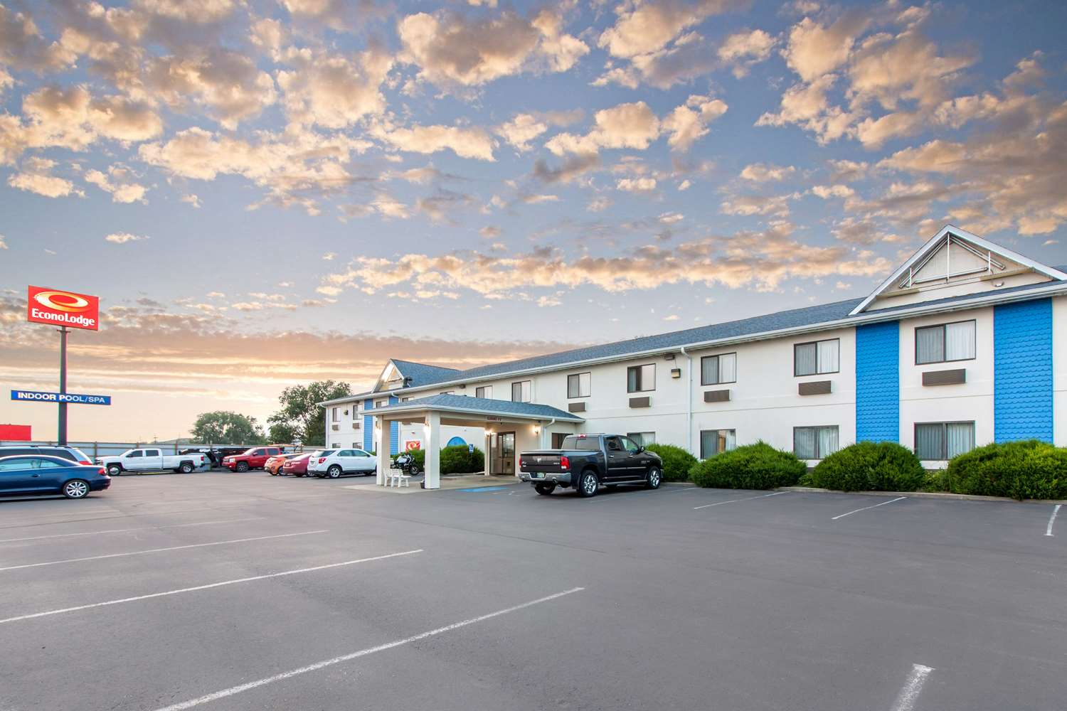 Pet Friendly Econo Lodge in Oacoma, South Dakota