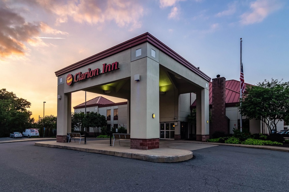 Pet Friendly Clarion Inn in Cranberry Township, Pennsylvania