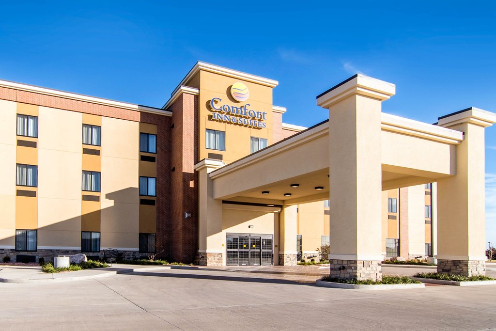Pet Friendly Comfort Inn and Suites in Independence, Kansas