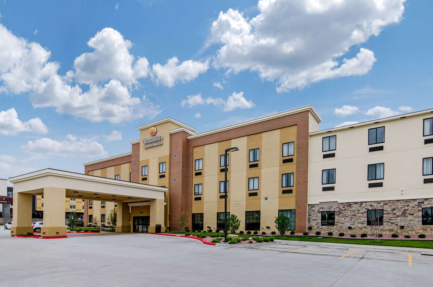 Pet Friendly Comfort Inn & Suites Shawnee - Kansas City in Shawnee, Kansas