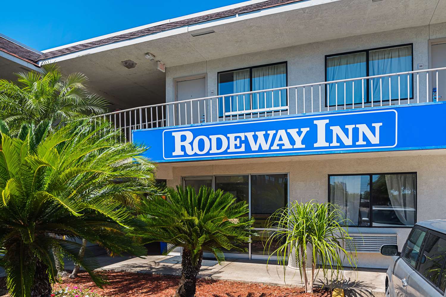 Pet Friendly Rodeway Inn Kissimmee Maingate West in Kissimmee, Florida