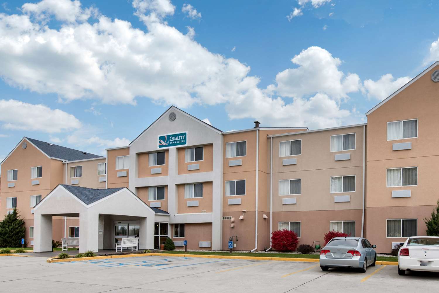 Pet Friendly Quality Inn and Suites in Kokomo, Indiana