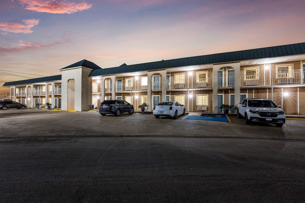 Pet Friendly Quality Inn in Forrest City, Arkansas