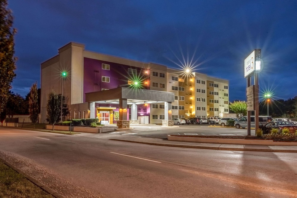 Pet Friendly District 3 Hotel an Ascend Hotel Collection Member in Chattanooga, Tennessee