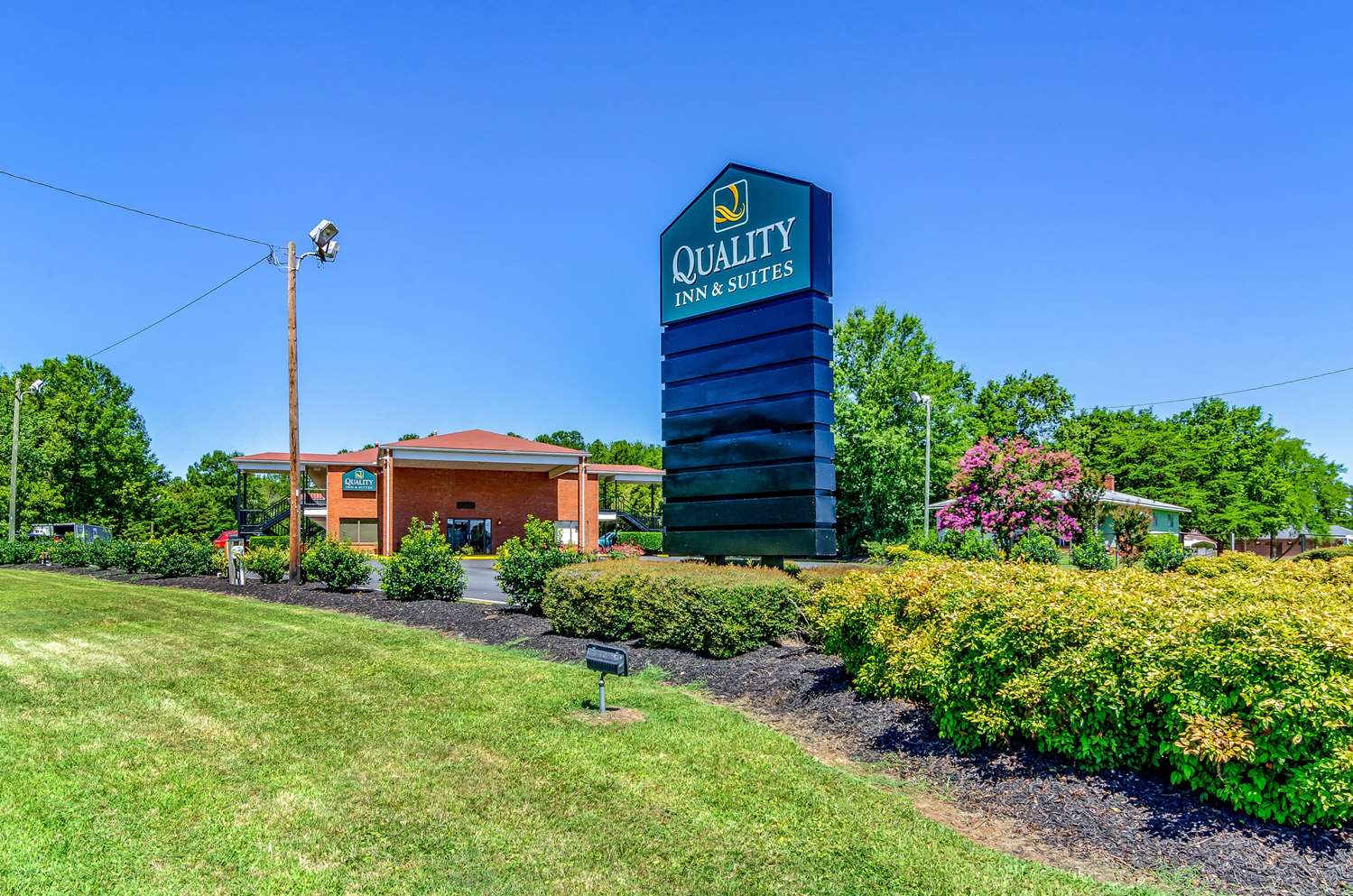 Pet Friendly Quality Inn & Suites in Creedmoor, North Carolina