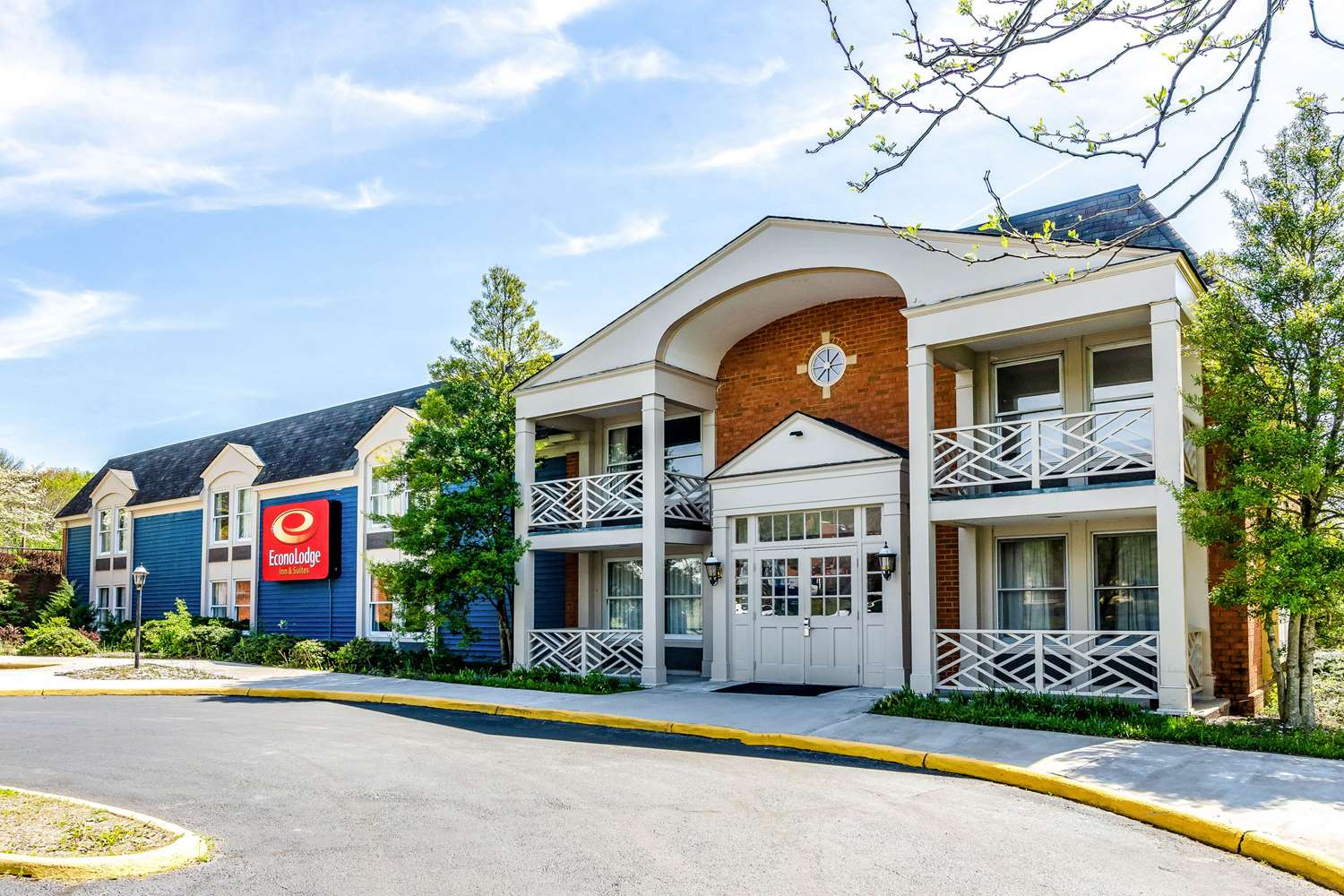 Pet Friendly Econo Lodge Inn & Suites Radford-Blacksburg Area in Radford, Virginia