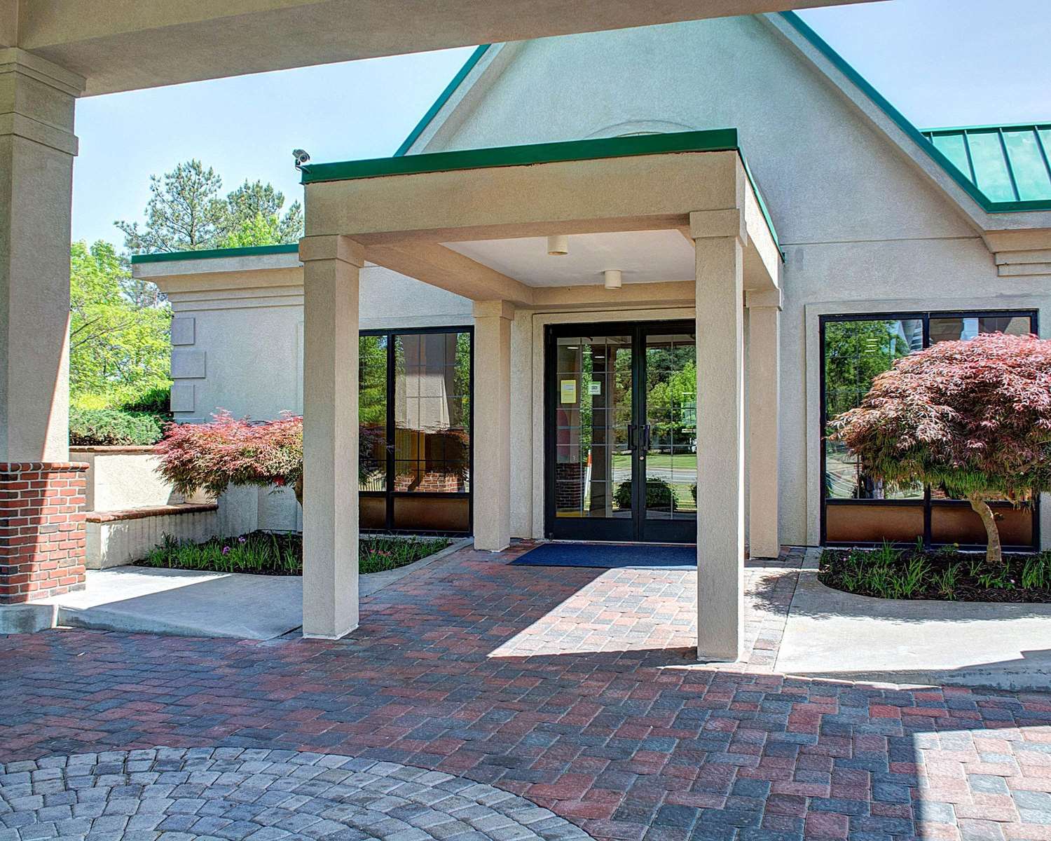 Pet Friendly Quality Inn North in Richmond, Virginia