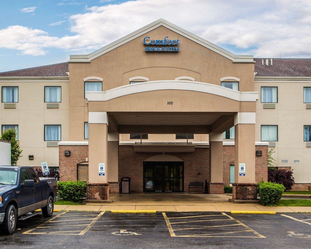 Pet Friendly Comfort Inn & Suites in O'Fallon, Missouri