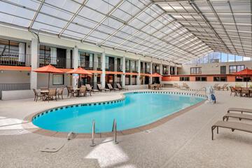 Pet Friendly Clarion Inn & Suites in Bowling Green, Kentucky