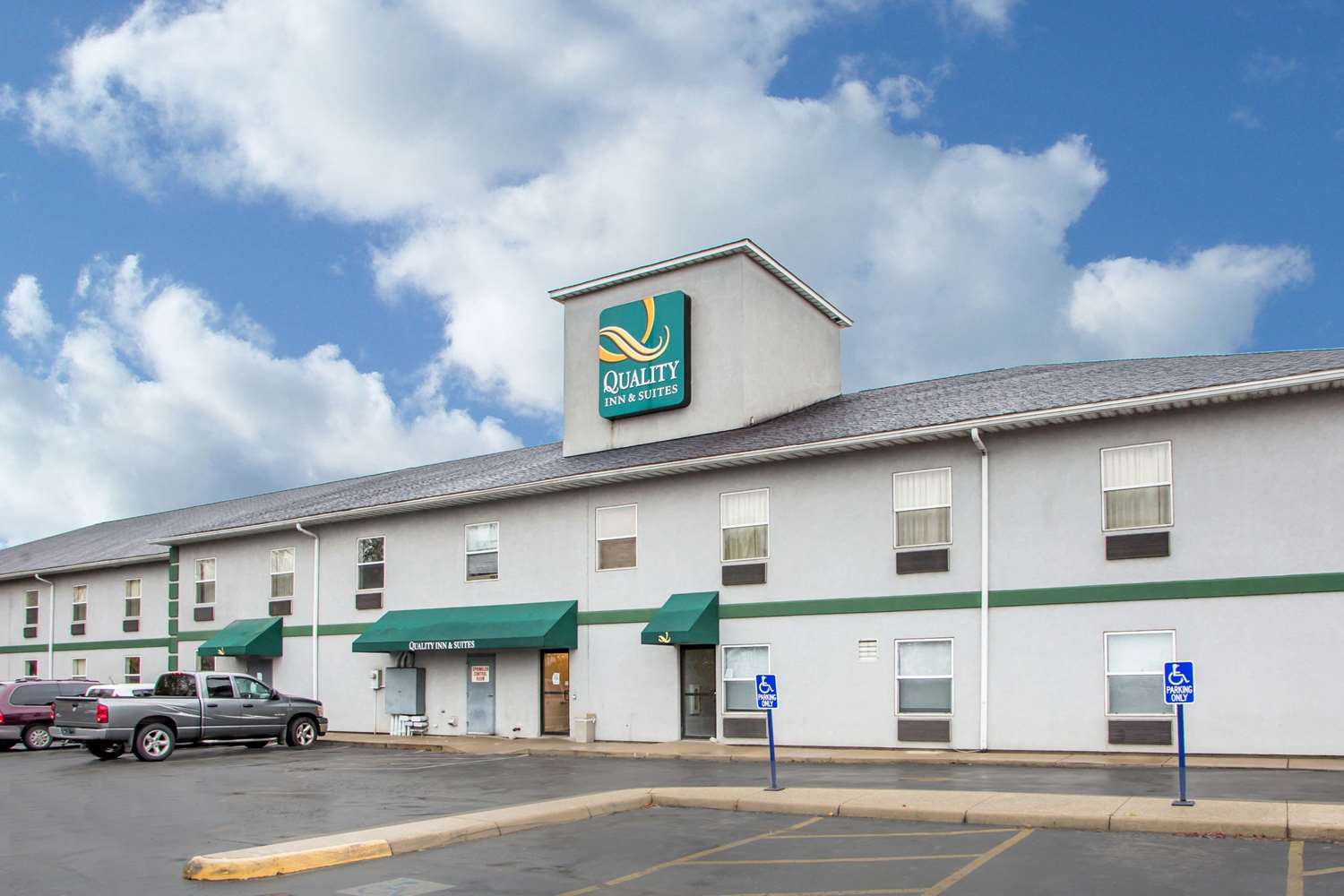 Pet Friendly Quality Inn & Suites South/Obetz in Obetz, Ohio