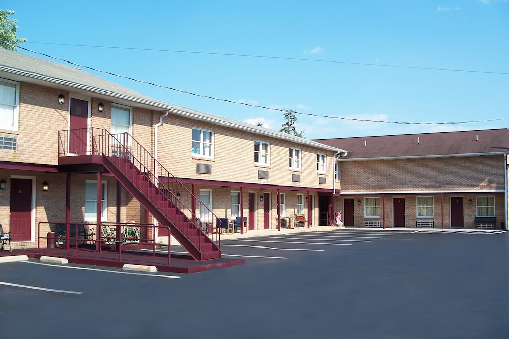 Pet Friendly Rodeway Inn & Suites in Hershey, Pennsylvania