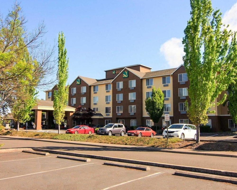 Pet Friendly Quality Suites in Keizer, Oregon