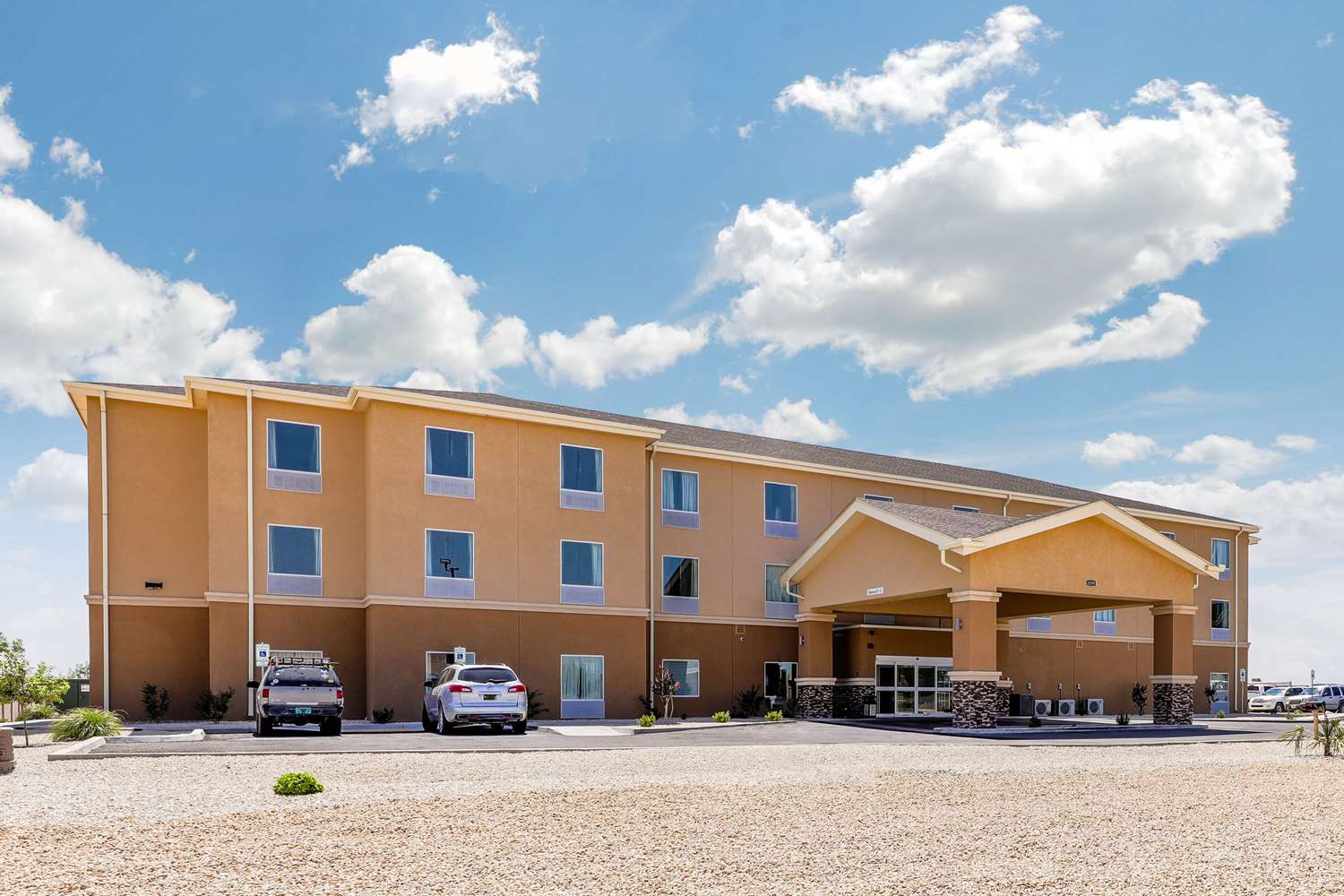 Pet Friendly Quality Inn & Suites in Carlsbad, New Mexico