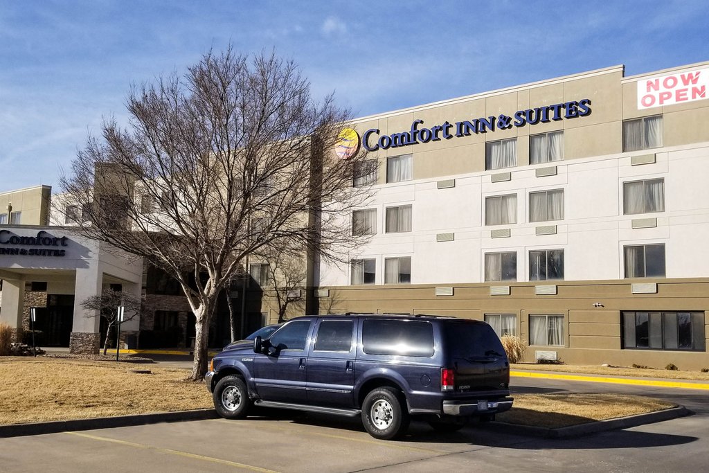 Pet Friendly Comfort Inn & Suites in Wichita, Kansas