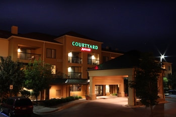 Pet Friendly Courtyard By Marriott Flint Grand Blanc in Flint, Michigan